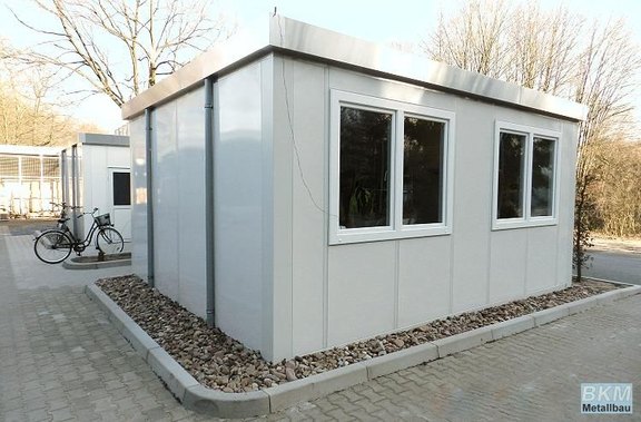 Bürocontaineranlage mit Sanitärcontainer