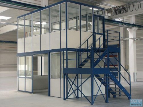 doppelstoeckiges-hallenbuero.jpg 