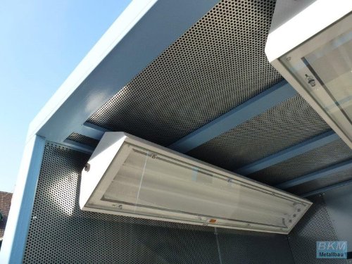 Leichtbaudachträgersystem mit eingelegten Lochblechen